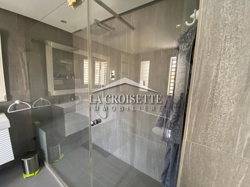 Villa S+3 avec piscine et studio indépendant à La Soukra
